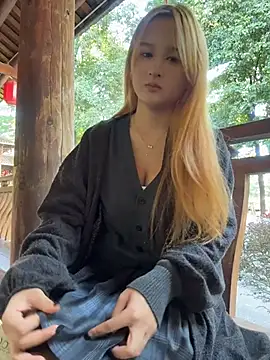 Snapshot of yuki_june chatting on November 24, 2025, 8:14 am yuki june online show from November 24, 2025, 8:14 am