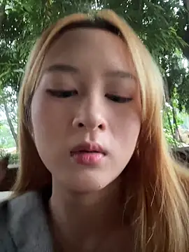 Snapshot of yuki_june chatting on November 17, 2025, 9:35 am yuki june online show from November 17, 2025, 9:35 am