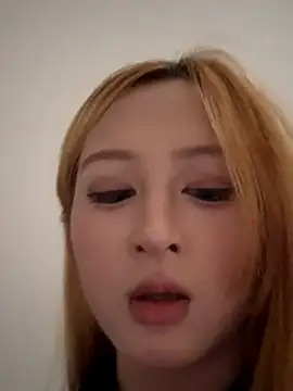 Snapshot of yuki_june chatting on September 18, 2025, 7:11 am yuki june online show from September 18, 2025, 7:11 am