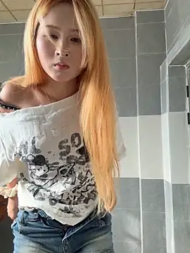 Snapshot of yuki_june chatting on September 20, 2025, 8:19 am yuki june online show from September 20, 2025, 8:19 am