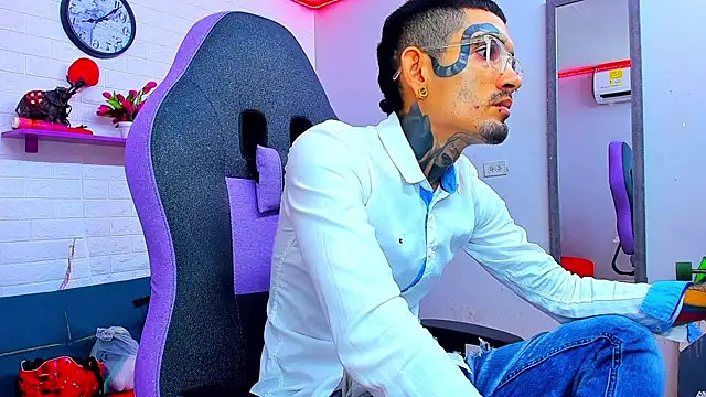 boy tatto777 online show from September 25, 2025, 1:50 pm