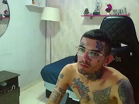 boy tatto777 online show from September 24, 2025, 2:34 pm