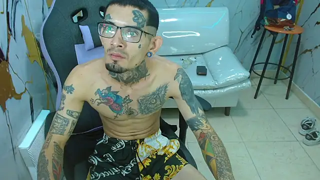 boy tatto777 online show from April 28, 2026, 1:37 pm