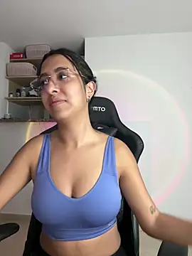 Valerygomez02 online show from May 8, 2026, 11:19 pm