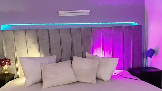 Peytonn Monroe online show from November 10, 2025, 8:36 pm