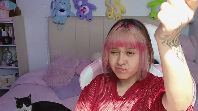 Snapshot of NekoWaifu chatting on April 22, 2026, 2:13 pm NekoWaifu online show from April 22, 2026, 2:13 pm