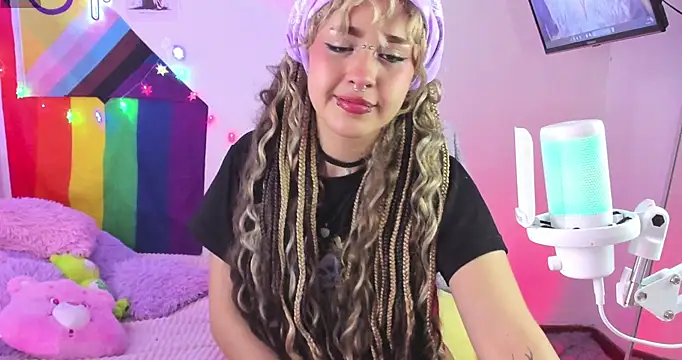 Snapshot of NekoWaifu chatting on December 1, 2025, 1:45 pm NekoWaifu online show from December 1, 2025, 1:45 pm