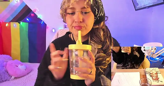 Snapshot of NekoWaifu chatting on November 28, 2025, 1:55 pm NekoWaifu online show from November 28, 2025, 1:55 pm