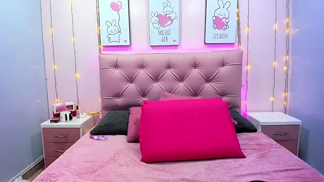 Snapshot of Issaa_Tyler chatting on November 28, 2025, 4:23 am Issaa Tyler online show from November 28, 2025, 4:23 am