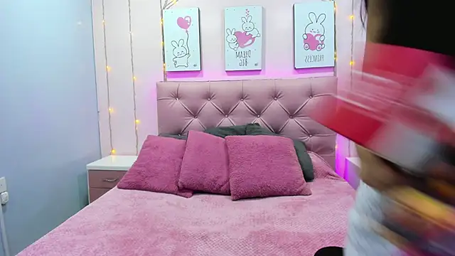 Snapshot of Issaa_Tyler chatting on October 25, 2025, 3:06 am Issaa Tyler online show from October 25, 2025, 3:06 am