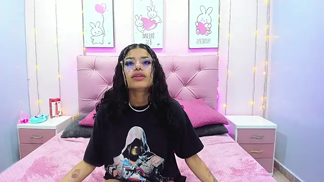 Snapshot of Issaa_Tyler chatting on November 6, 2025, 2:59 am Issaa Tyler online show from November 6, 2025, 2:59 am