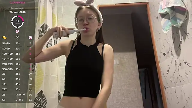 Snapshot of MargarettNewbie chatting on October 17, 2025, 4:05 am MargarettNewbie online show from October 17, 2025, 4:05 am