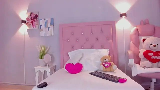 Snapshot of InnocentVibes chatting on October 24, 2025, 9:58 pm InnocentVibes online show from October 24, 2025, 9:58 pm