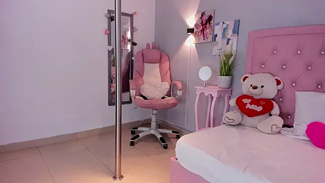 Snapshot of InnocentVibes chatting on November 6, 2025, 4:38 am InnocentVibes online show from November 6, 2025, 4:38 am