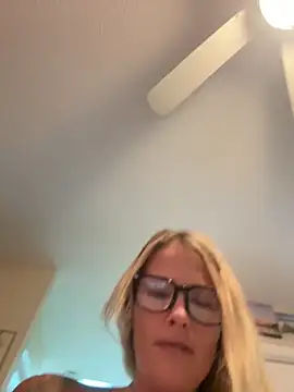 Snapshot of tattoobarbiexox chatting on October 29, 2025, 4:06 pm tattoobarbiexox online show from October 29, 2025, 4:06 pm