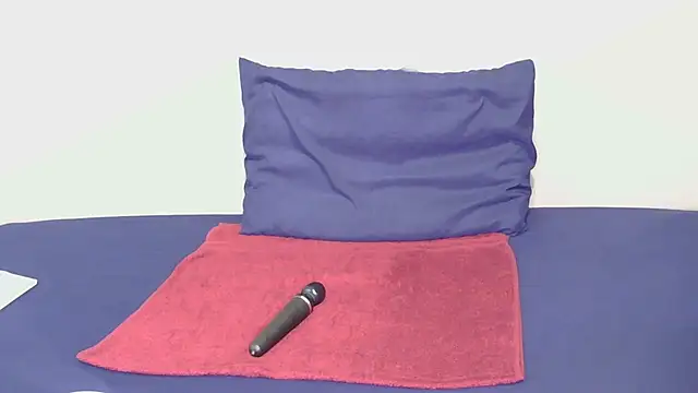 Snapshot of Serafynn chatting on November 30, 2025, 11:22 am Serafynn online show from November 30, 2025, 11:22 am