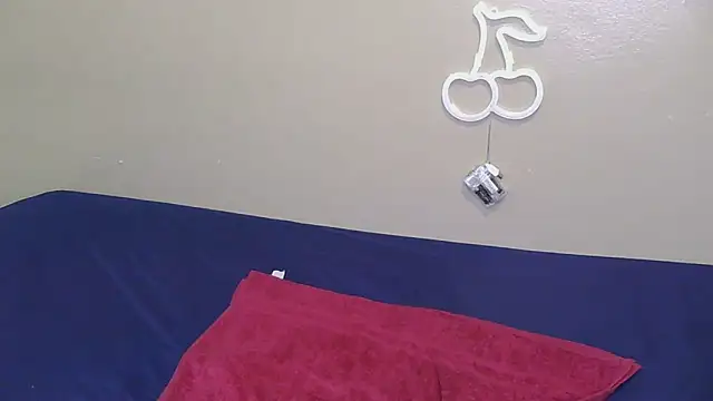 Snapshot of Serafynn chatting on November 6, 2025, 12:09 pm Serafynn online show from November 6, 2025, 12:09 pm