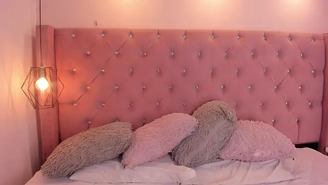 bycandy  online show from February 13, 2026, 12:38 pm