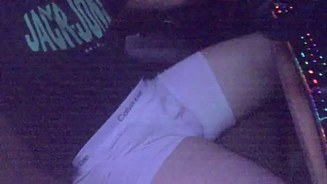 Snapshot of xderox318 chatting on November 16, 2025, 10:13 pm xderox318 online show from November 16, 2025, 10:13 pm