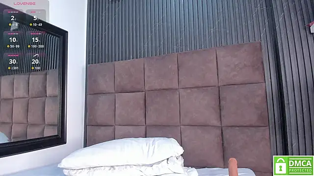 Snapshot of Scarlet__Jones_ chatting on March 30, 2026, 3:19 am Scarlet Jones online show from March 30, 2026, 3:19 am