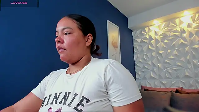 freya cole  online show from November 6, 2025, 12:42 pm