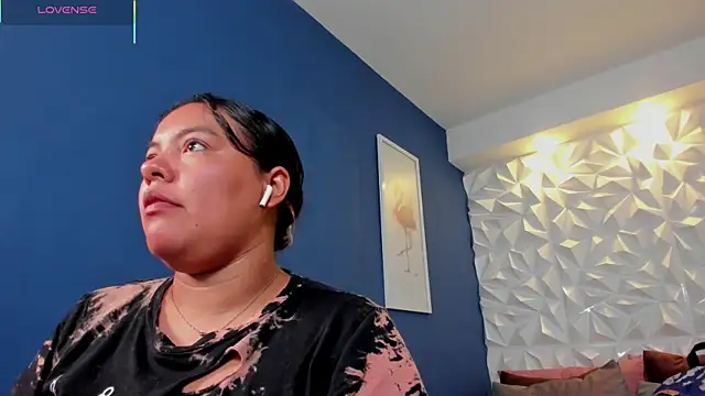 freya cole  online show from November 14, 2025, 8:01 pm