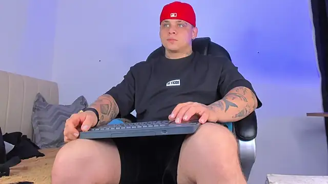 Snapshot of denis_munera chatting on October 28, 2025, 9:41 am denis munera online show from October 28, 2025, 9:41 am