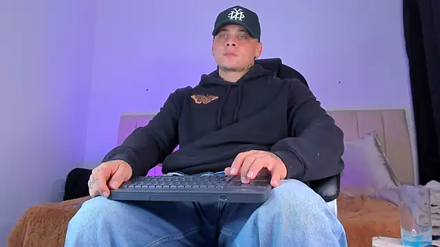 Snapshot of denis_munera chatting on November 19, 2025, 4:23 am denis munera online show from November 19, 2025, 4:23 am