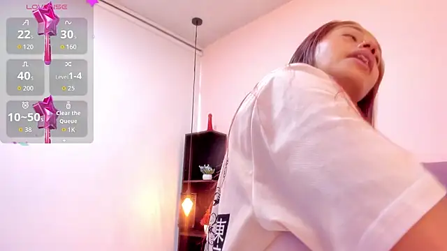 HoollyHendrix online show from November 24, 2025, 8:42 pm