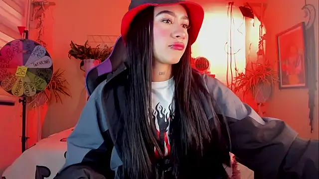 camila1 torres  online show from April 13, 2026, 8:13 pm