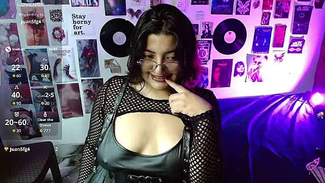 Snapshot of Roxy_f_w chatting on April 20, 2026, 4:08 pm Roxy f w online show from April 20, 2026, 4:08 pm