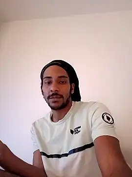 Snapshot of Mikaaa97 chatting on November 21, 2025, 12:31 am Mikaaa97 online show from November 21, 2025, 12:31 am