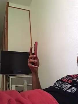 Snapshot of Mikaaa97 chatting on October 15, 2025, 11:40 am Mikaaa97 online show from October 15, 2025, 11:40 am