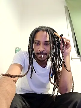 Snapshot of Mikaaa97 chatting on October 28, 2025, 12:00 am Mikaaa97 online show from October 28, 2025, 12:00 am