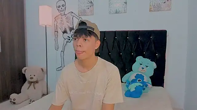 Snapshot of Zacktorres_ chatting on October 25, 2025, 10:10 pm Zacktorres online show from October 25, 2025, 10:10 pm