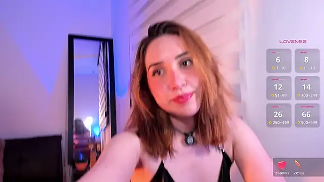 Snapshot of SarahCastillo_ chatting on September 17, 2025, 7:10 am SarahCastillo online show from September 17, 2025, 7:10 am