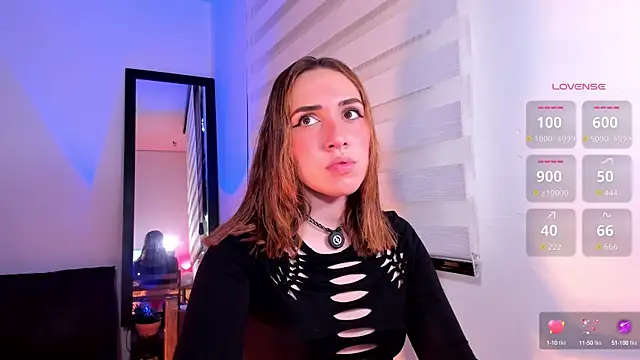 Snapshot of SarahCastillo_ chatting on September 23, 2025, 12:34 pm SarahCastillo online show from September 23, 2025, 12:34 pm