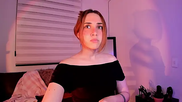 Snapshot of SarahCastillo_ chatting on October 19, 2025, 7:11 am SarahCastillo online show from October 19, 2025, 7:11 am