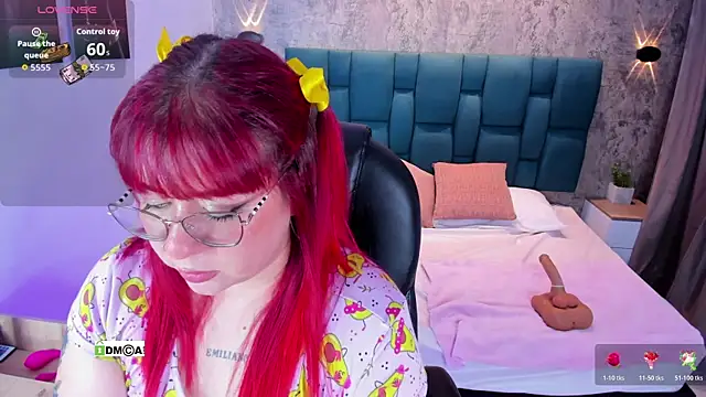 Snapshot of Bellavelvet_1 chatting on December 3, 2025, 4:57 am Bellavelvet 1 online show from December 3, 2025, 4:57 am