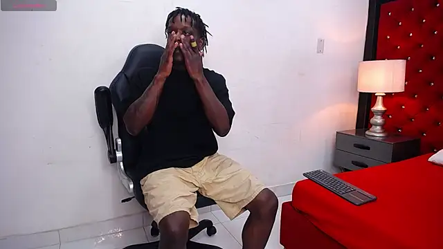 SkylerBigxxx online show from September 26, 2025, 4:08 am