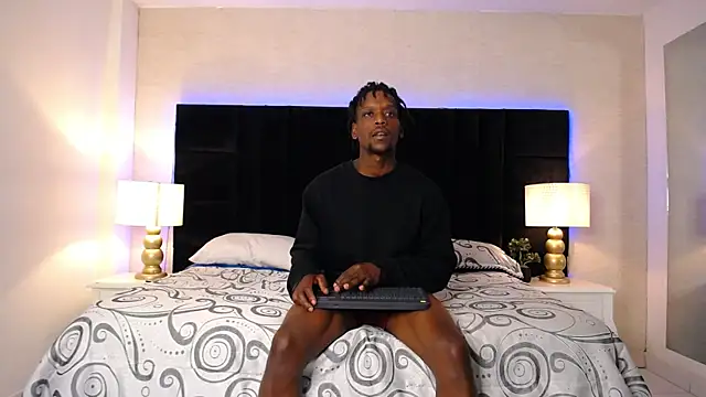 Snapshot of SkylerBigxxx chatting on May 3, 2026, 4:39 am SkylerBigxxx online show from May 3, 2026, 4:39 am