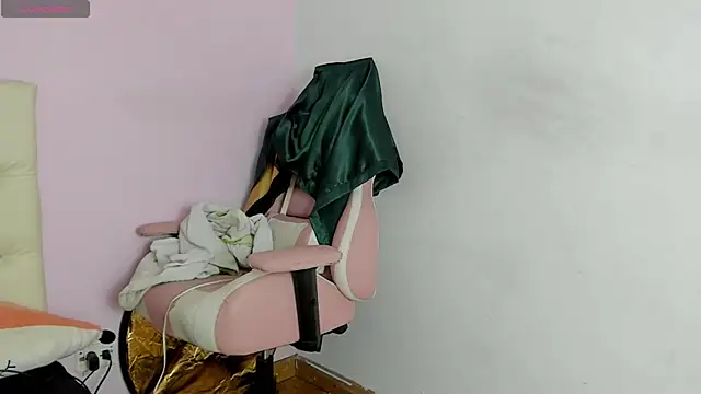 Snapshot of Yuni_kim chatting on November 24, 2025, 3:45 pm Yuni kim online show from November 24, 2025, 3:45 pm