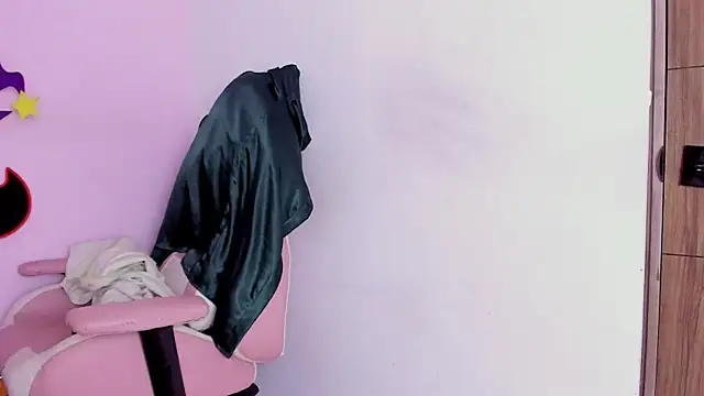 Snapshot of Yuni_kim chatting on October 29, 2025, 1:21 pm Yuni kim online show from October 29, 2025, 1:21 pm