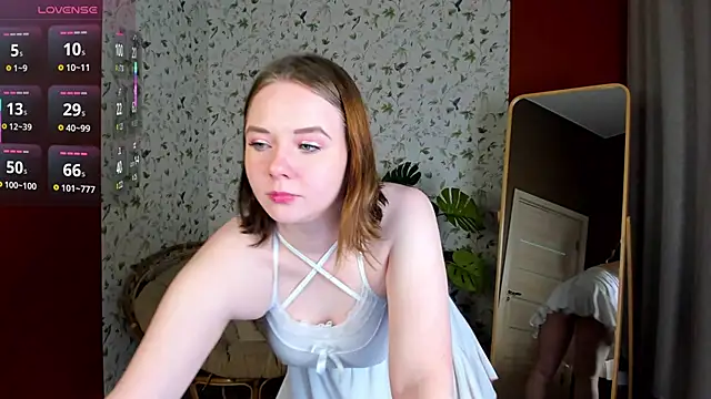 Snapshot of Sophi_X chatting on November 25, 2025, 6:47 am Sophi X online show from November 25, 2025, 6:47 am