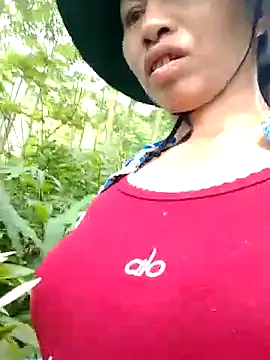 donna-bae online show from May 7, 2026, 1:32 am