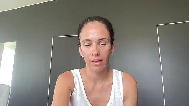 Snapshot of Omelvia chatting on August 2, 2026, 11:41 am Omelvia online show from August 2, 2026, 11:41 am