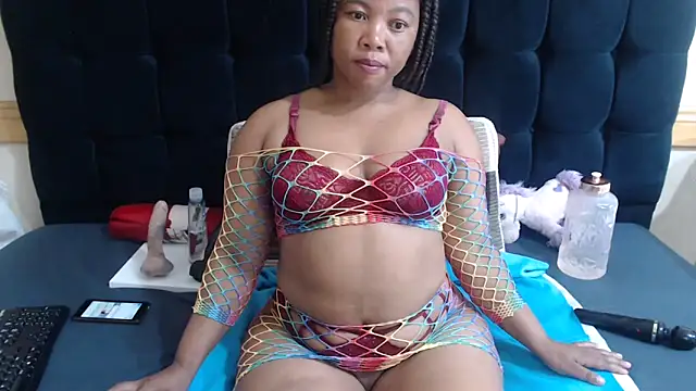 Snapshot of massive_booty25 chatting on February 11, 2026, 6:02 am massive booty25 online show from February 11, 2026, 6:02 am