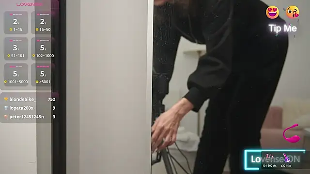 Snapshot of adisson_fox chatting on December 3, 2025, 7:08 am adisson fox online show from December 3, 2025, 7:08 am