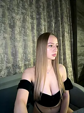 Snapshot of MissOyee chatting on November 7, 2025, 7:29 pm MissOyee online show from November 7, 2025, 7:29 pm