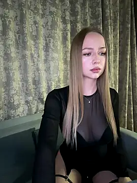 Snapshot of MissOyee chatting on November 4, 2025, 6:44 pm MissOyee online show from November 4, 2025, 6:44 pm